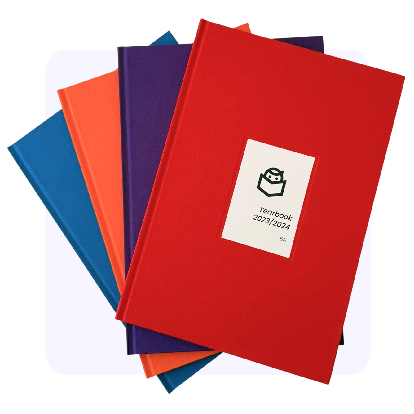 Kolorowe albumy yearbook ułożone obok siebie